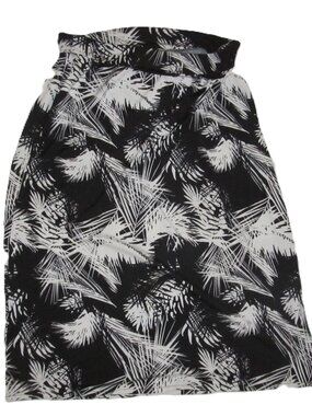 AGB pull-on polyester/spandex black/white midi skirt size L